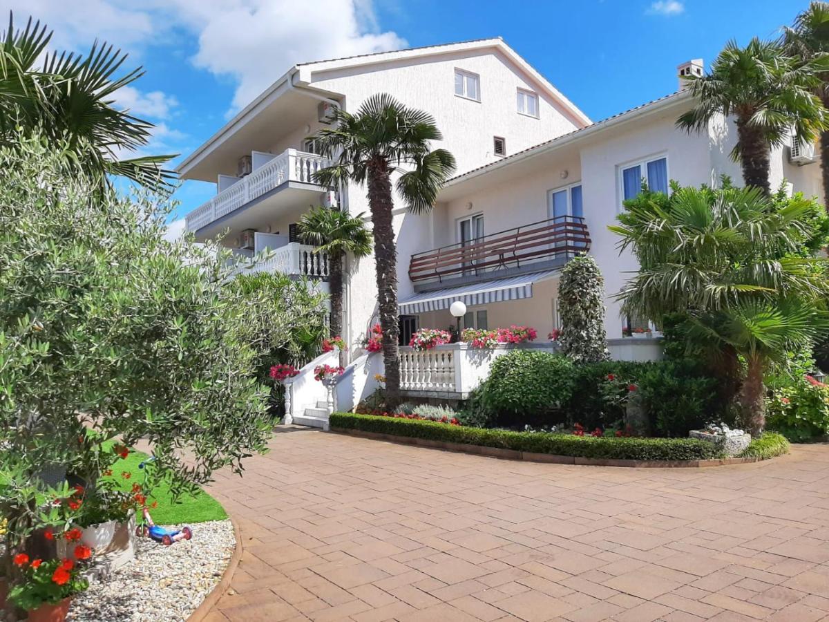 Guest House Katarina Malinska Exterior photo