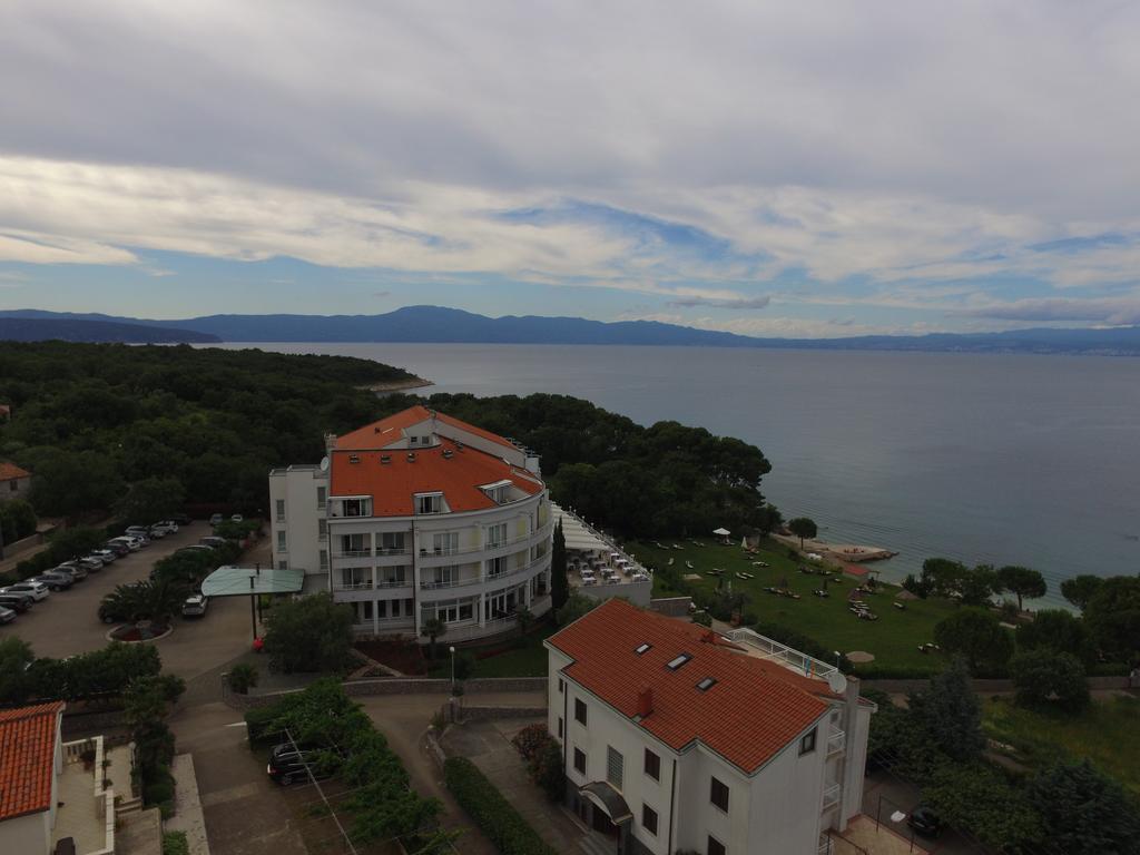 Guest House Katarina Malinska Exterior photo