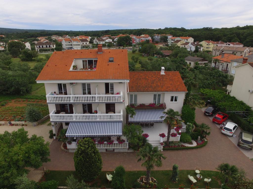 Guest House Katarina Malinska Exterior photo