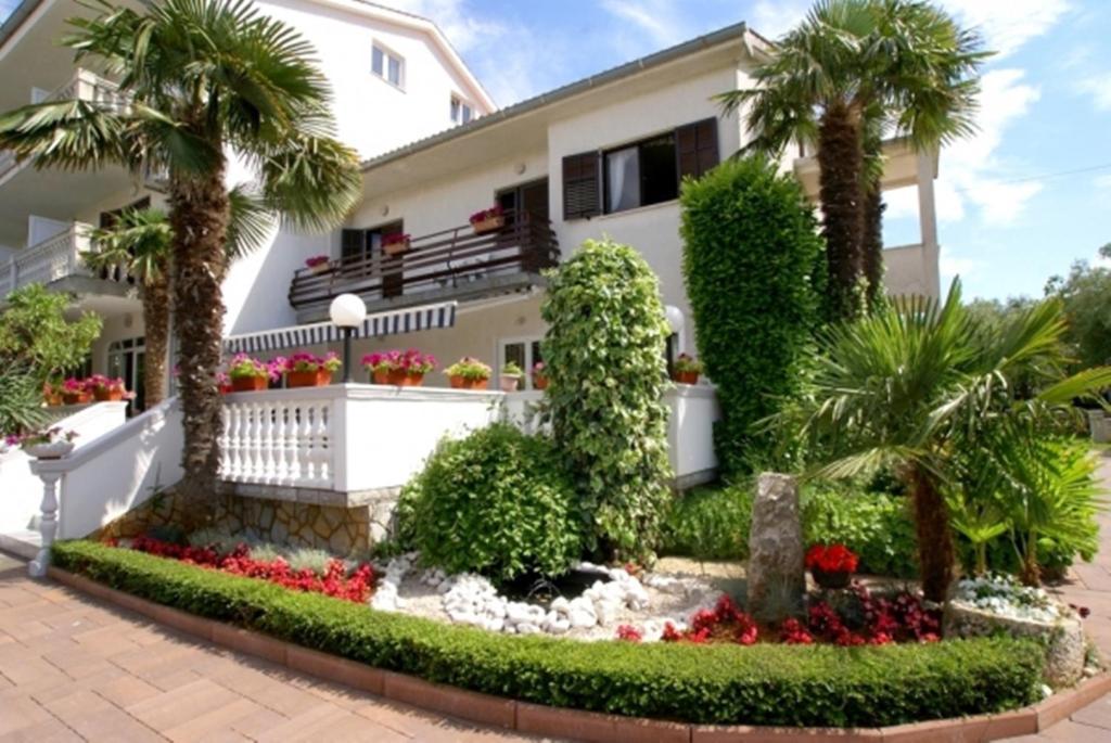 Guest House Katarina Malinska Exterior photo