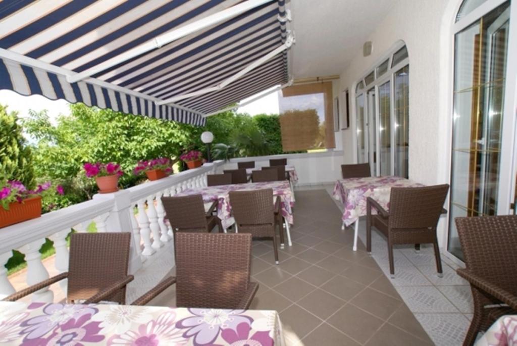 Guest House Katarina Malinska Exterior photo