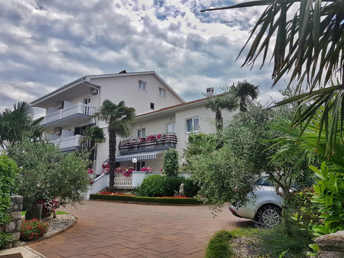Guest House Katarina Malinska Exterior photo