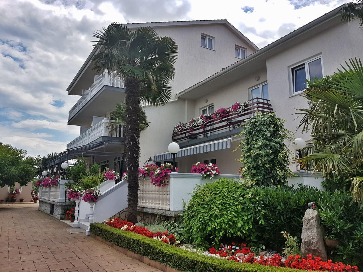Guest House Katarina Malinska Exterior photo